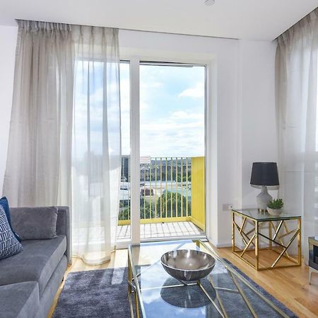 Millharbour Residences London Bagian luar foto